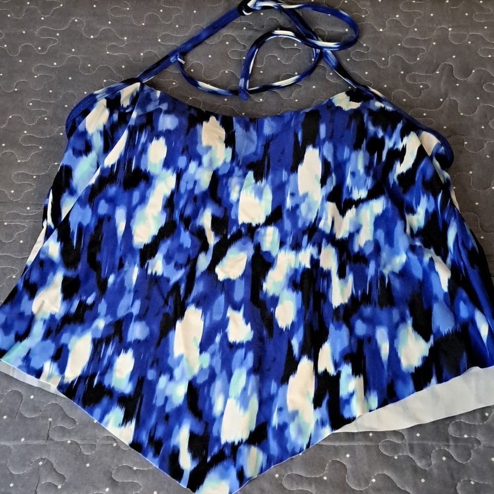 Time and Tru blue and white tankini swim top size medium
